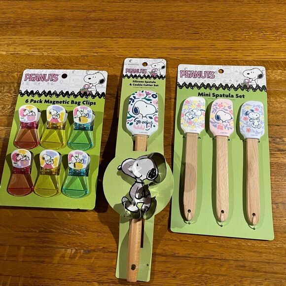 Peanuts Snoopy Spring Bag Clips, Spatulas and Cookie Cutter Set of 11 NWT - Picture 1 of 6